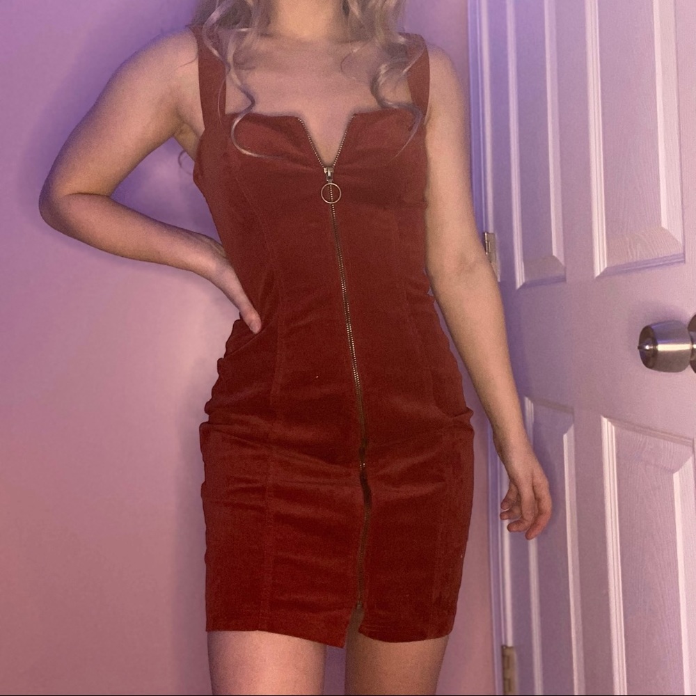 Maroon dress zip-up